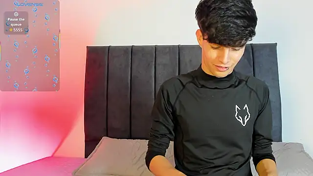 Snapshot of axxxel_twink chatting on March 23, 2:04 am axxxel twink online show from March 23, 2:04 am