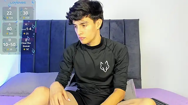 Snapshot of axxxel_twink chatting on April 3, 1:47 am axxxel twink online show from April 3, 1:47 am