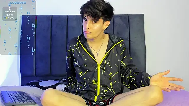Snapshot of axxxel_twink chatting on April 5, 1:14 am axxxel twink online show from April 5, 1:14 am