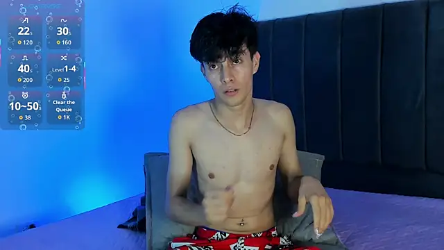 Snapshot of axxxel_twink chatting on April 9, 1:27 am axxxel twink online show from April 9, 1:27 am