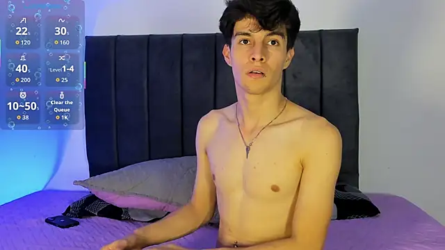 Snapshot of axxxel_twink chatting on April 13, 1:33 am axxxel twink online show from April 13, 1:33 am