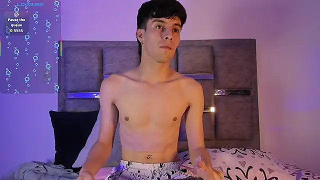 Snapshot of axxxel_twink chatting on May 7, 3:12 am axxxel twink online show from May 7, 3:12 am