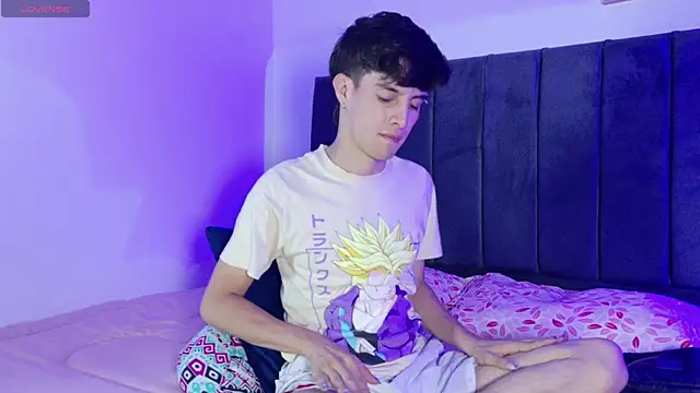 Snapshot of axxxel_twink chatting on May 12, 2:08 am axxxel twink online show from May 12, 2:08 am