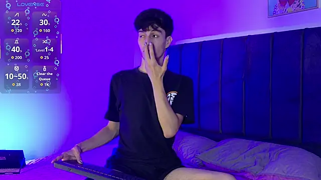 Snapshot of axxxel_twink chatting on May 15, 3:02 am axxxel twink online show from May 15, 3:02 am