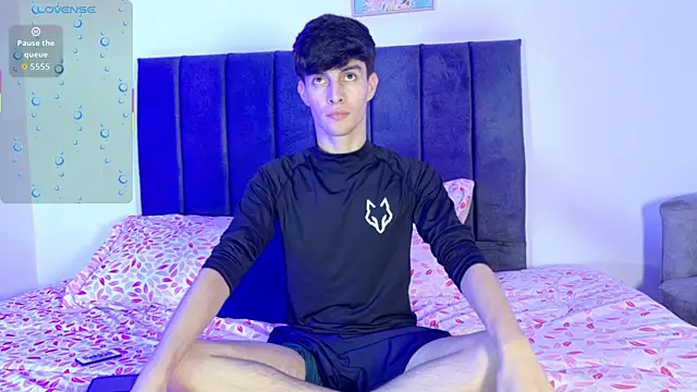Snapshot of axxxel_twink chatting on May 24, 3:00 am axxxel twink online show from May 24, 3:00 am