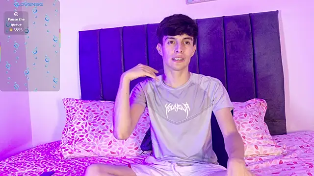 Snapshot of axxxel_twink chatting on May 25, 2:39 am axxxel twink online show from May 25, 2:39 am