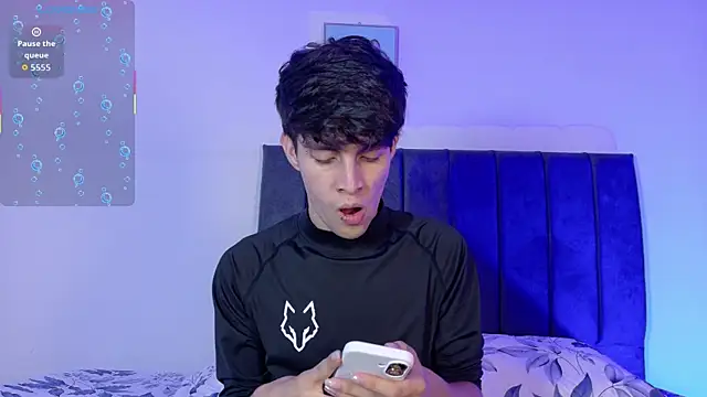 Snapshot of axxxel_twink chatting on June 16, 2:36 am axxxel twink online show from June 16, 2:36 am