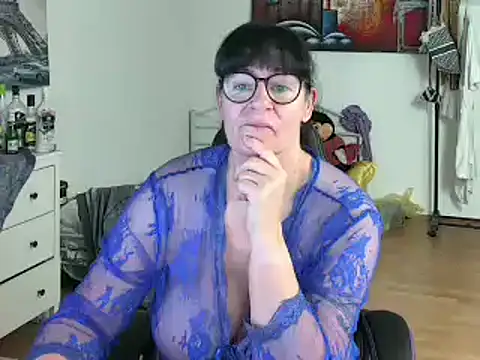Sylly online show from December 27, 8:24 am