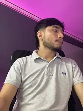 DylanC  online show from February 6, 5:12 am