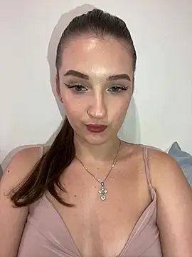 Green eyes lady online show from July 17, 2:45 pm