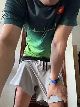 Snapshot of 9Dragon9 chatting on March 19, 3:32 am 9Dragon9 online show from March 19, 3:32 am