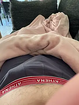 Snapshot of petitsexe52 chatting on March 12, 1:28 pm petitsexe52 online show from March 12, 1:28 pm