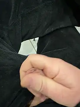 Snapshot of petitsexe52 chatting on March 16, 6:28 am petitsexe52 online show from March 16, 6:28 am