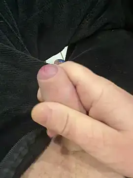 Snapshot of petitsexe52 chatting on March 20, 6:29 am petitsexe52 online show from March 20, 6:29 am