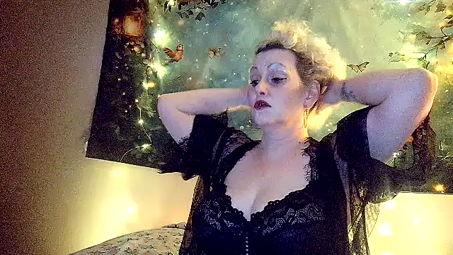 Snapshot of Blondie_the_librarian chatting on March 4, 4:18 am Blondie the librarian online show from March 4, 4:18 am