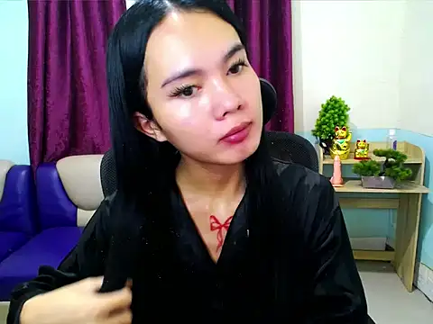 Snapshot of devine_goddess chatting on April 6, 9:21 am devine goddess online show from April 6, 9:21 am
