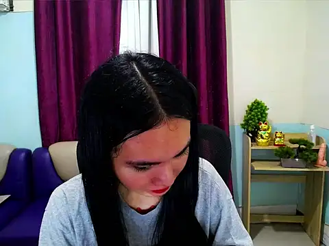 Snapshot of devine_goddess chatting on April 23, 12:29 pm devine goddess online show from April 23, 12:29 pm
