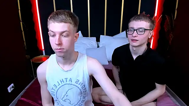 Snapshot of Emmit_Barker chatting on March 31, 10:59 am Emmit Barker online show from March 31, 10:59 am