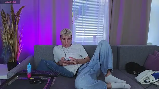 KevinParke online show from March 24, 2:44 pm