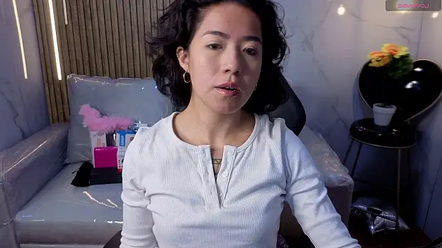 Lynn turner online show from February 28, 1:01 pm