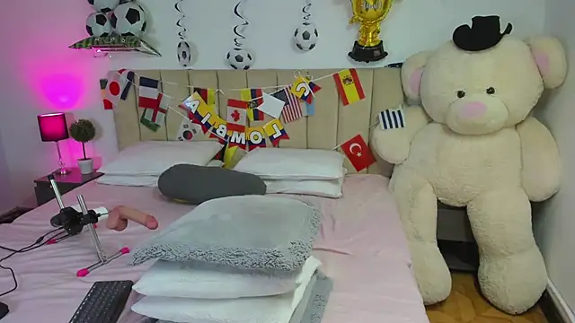 KeylaGomez  online show from July 6, 12:24 pm