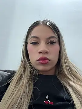 Mia Rosee1 online show from May 3, 12:27 am