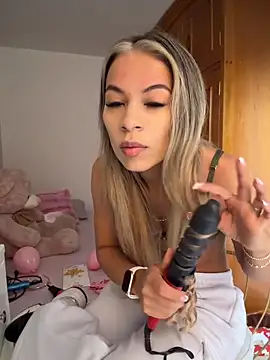 Mia Rosee1 online show from June 7, 5:27 pm