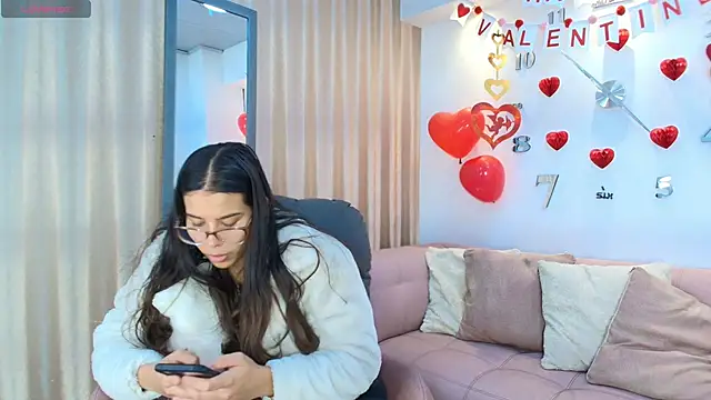 Luna Millers online show from February 18, 3:46 am