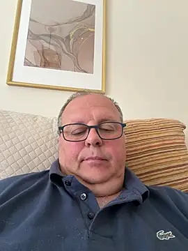 Snapshot of YachtCaptain10 chatting on April 14, 10:32 am YachtCaptain10 online show from April 14, 10:32 am