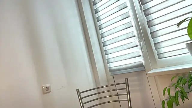 Sarahsolara online show from February 14, 2:03 pm