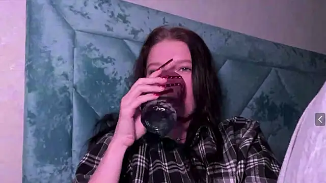 Sarahsolara online show from March 16, 4:44 pm