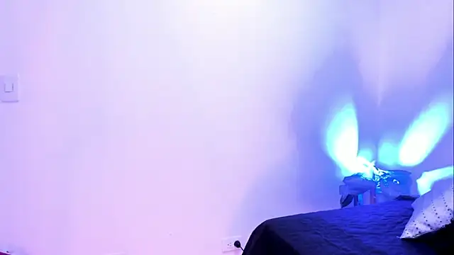 KimberlyVelez  online show from March 28, 9:03 pm