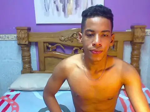 Luigi Ferrer online show from March 18, 3:09 am