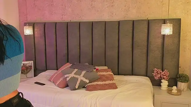 Snapshot of SofiaCortes4 chatting on April 16, 2:29 pm SofiaCortes4 online show from April 16, 2:29 pm