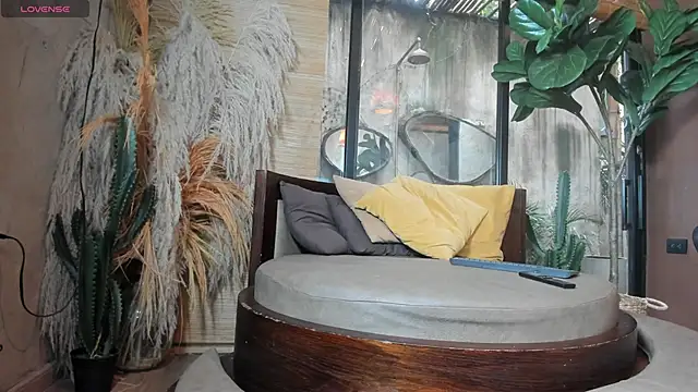 CrissCollins online show from February 6, 7:17 pm