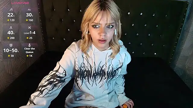 LilytReinolds online show from March 8, 4:55 pm