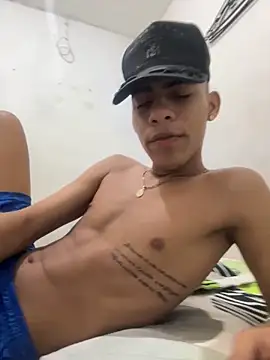 Snapshot of dominick_fran chatting on February 20, 6:26 am dominick fran online show from February 20, 6:26 am