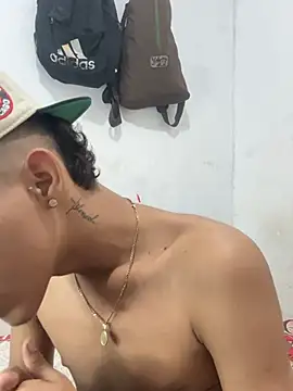 Snapshot of dominick_fran chatting on February 25, 9:19 am dominick fran online show from February 25, 9:19 am