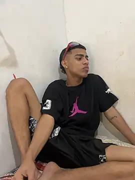 Snapshot of dominick_fran chatting on February 26, 1:04 am dominick fran online show from February 26, 1:04 am