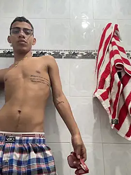 Snapshot of dominick_fran chatting on March 6, 7:05 am dominick fran online show from March 6, 7:05 am