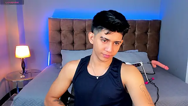 Thiago Olsen online show from February 3, 9:20 pm