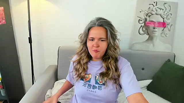 LilyBel online show from June 16, 1:30 am