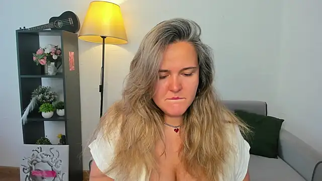 LilyBel online show from June 22, 12:45 am