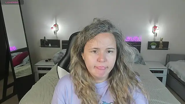 LilyBel online show from July 6, 1:02 am
