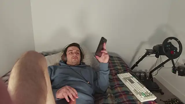 Snapshot of Begamc chatting on February 25, 7:56 pm Begamc online show from February 25, 7:56 pm