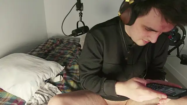 Snapshot of Begamc chatting on March 1, 5:26 pm Begamc online show from March 1, 5:26 pm