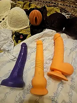 Snapshot of OpethMidnight chatting on February 19, 10:00 am OpethMidnight online show from February 19, 10:00 am