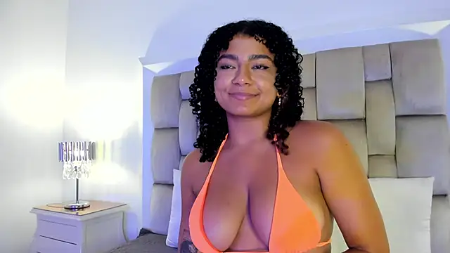 Snapshot of sweets_one chatting on May 27, 3:25 am sweets one online show from May 27, 3:25 am
