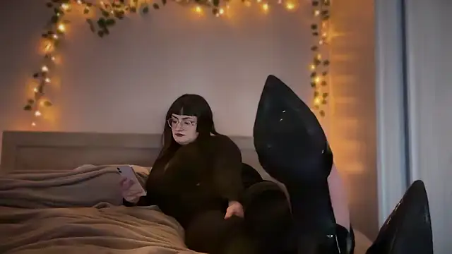 GoddessOdessa online show from February 4, 7:09 pm