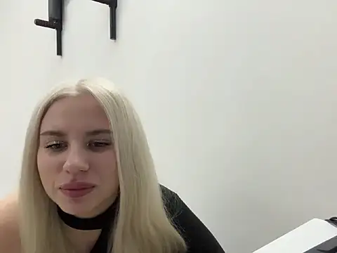 FlorAkapo online show from February 9, 4:22 pm